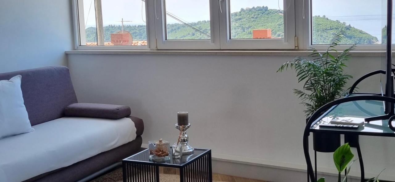 Beautiful Apartment,Amazing View,Parking! Дубровник Екстер'єр фото